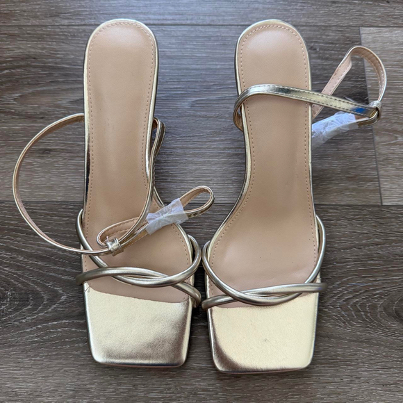No Brand Shoes - Gold metallic strappy sandals with square toe and ankle strap Size 9.5
